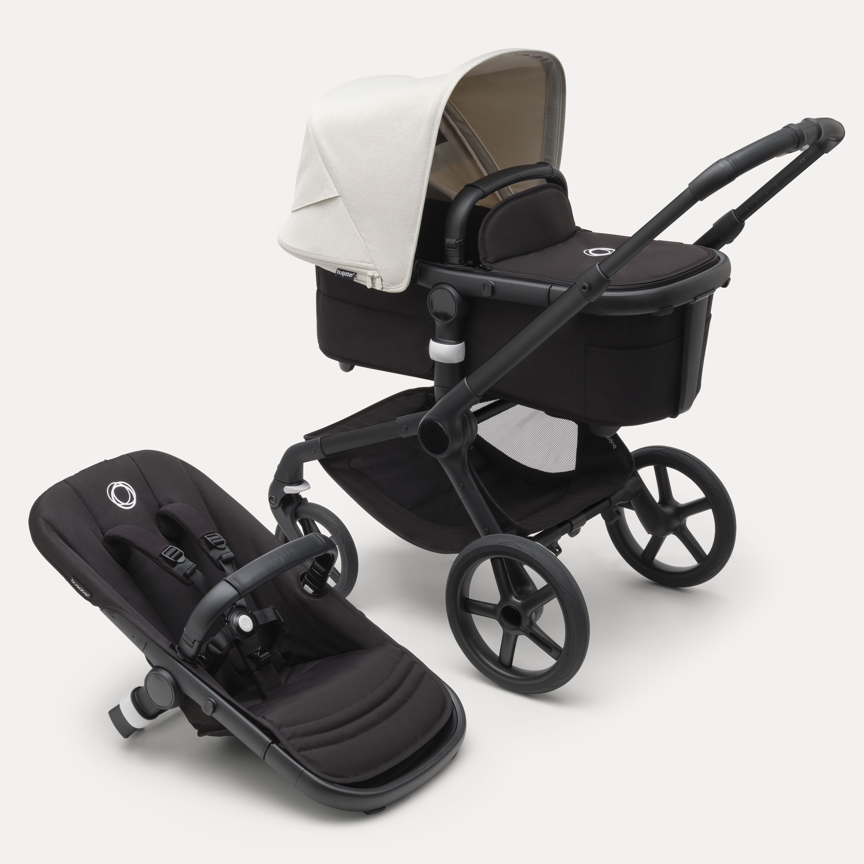 Bugaboo Fox 5 kinderwagen met wieg en stoel met black onderstel, midnight black bekleding en misty white zonnekap. - Main Modal Image Slide 1 van 12