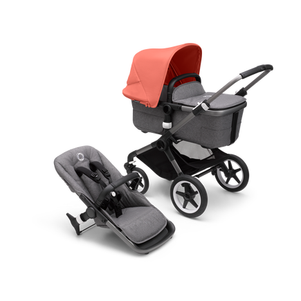 Bugaboo Fox 3 Liegewannen- und Sitz-Kinderwagen mit graphitfarbenem Rahmen, grauem Stoff und rotem Sonnendach.