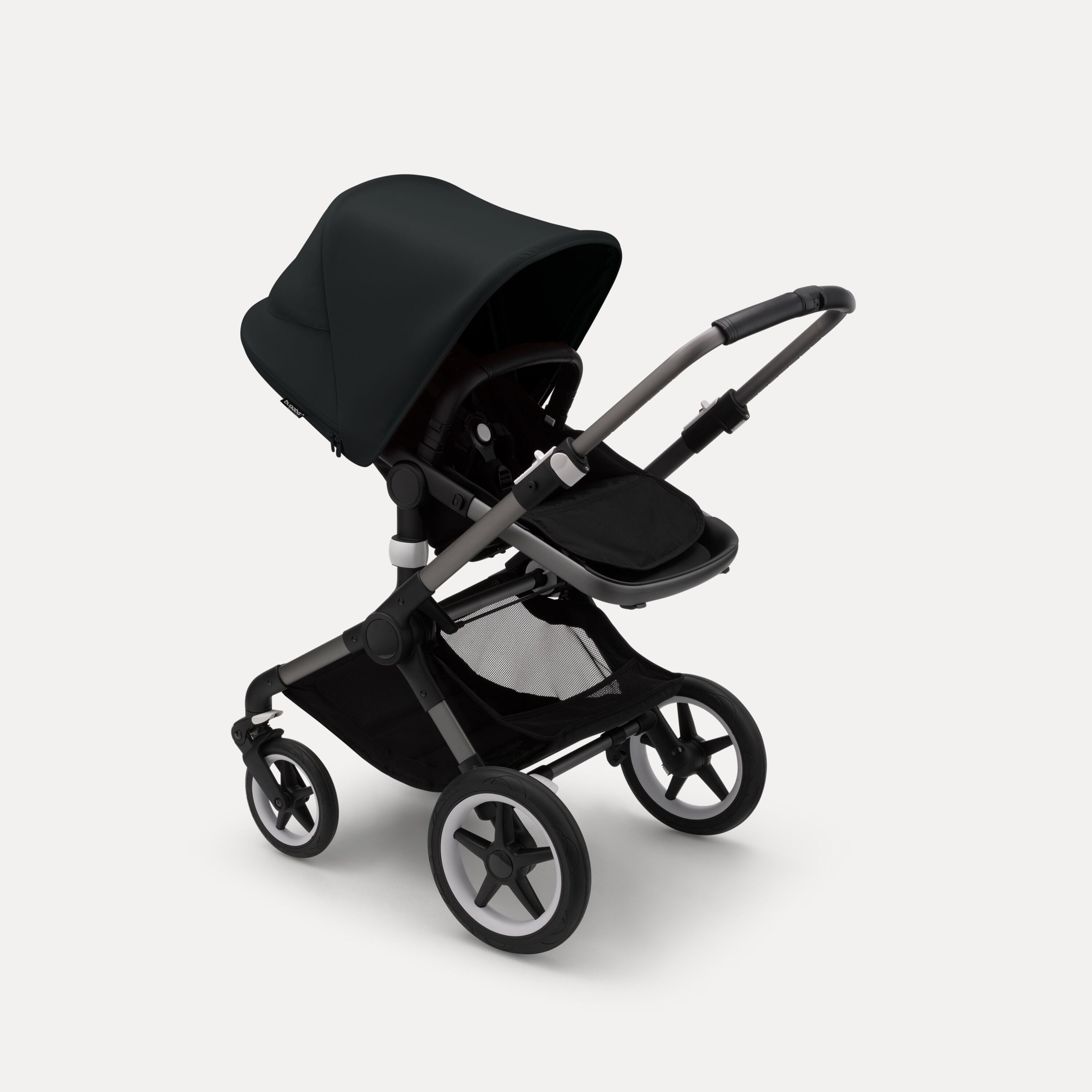 Bugaboo Fox 3 Sitz-Kinderwagen mit graphitfarbenem Rahmen, schwarzem Stoff und schwarzem Sonnendach. - Main Modal Image Slide 6 of 7