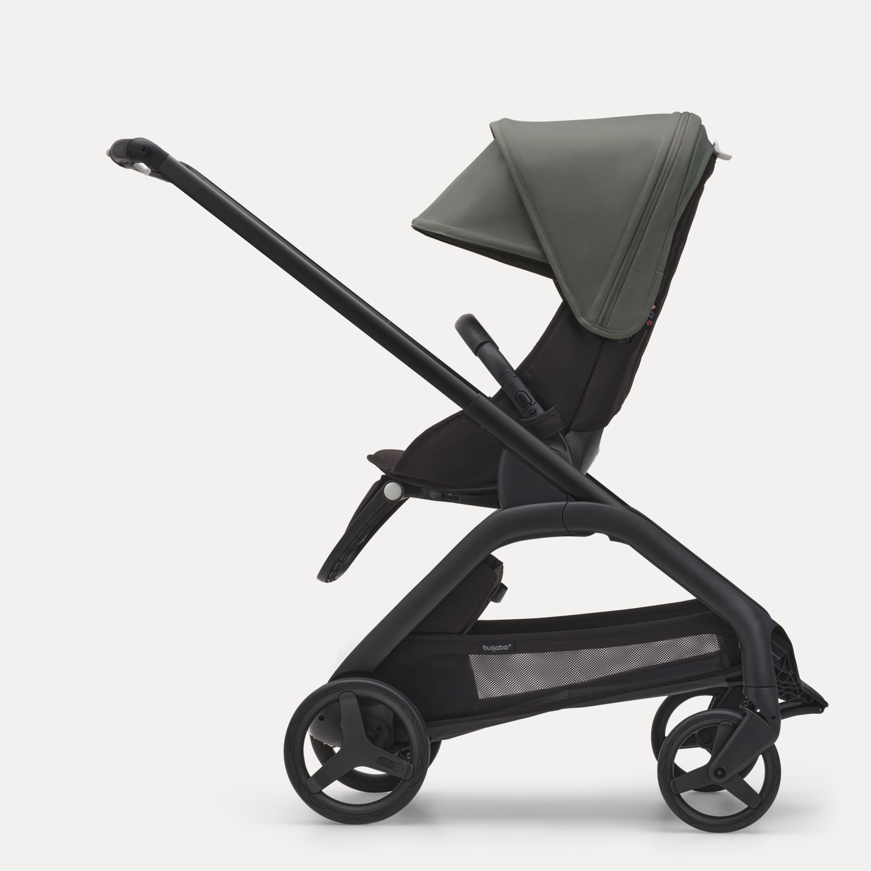 Zijaanzicht van de Bugaboo Dragonfly kinderwagen met stoel met black onderstel, midnight black bekleding en forest green zonnekap. - Main Modal Image Slide 2 van 16