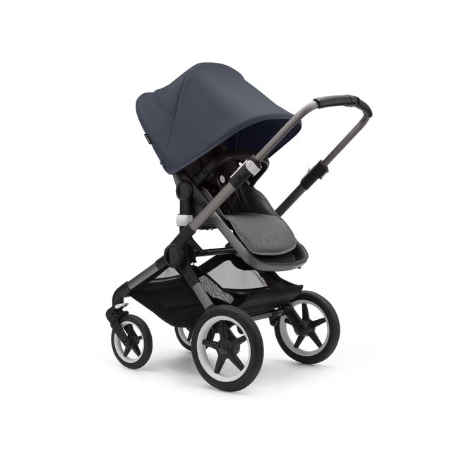Bugaboo Fox 3 Sitz-Kinderwagen mit graphitfarbenem Rahmen, grauem Stoff und sturmblauem Sonnendach.