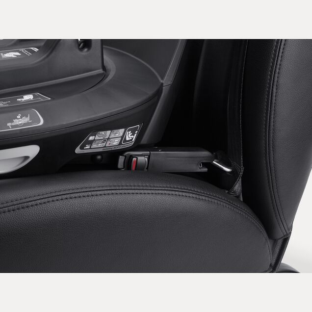 Close up of the ISOFIX connector between the Bugaboo 360 Base by Nuna and car. The indicator is red to signal incorrect installation. - Main Image Slide 5 of 13